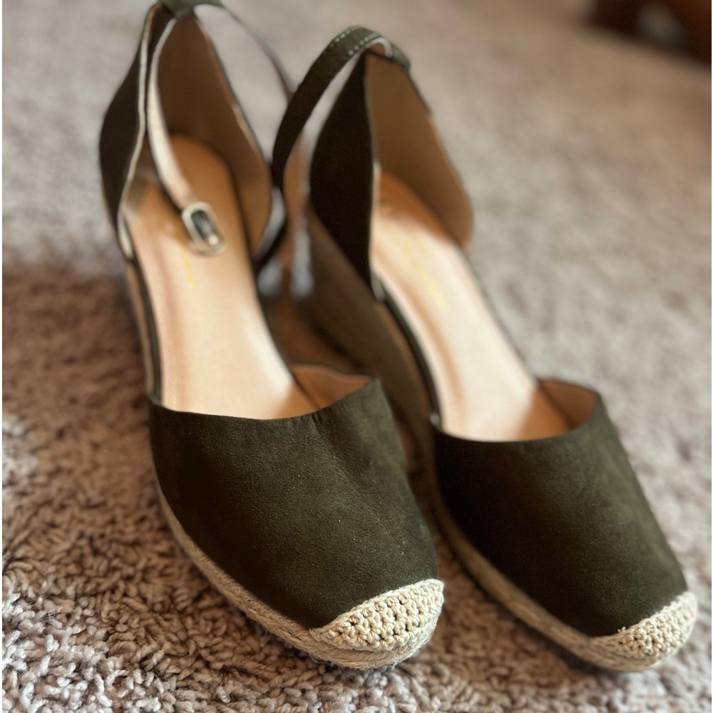 Cute olive green wedges